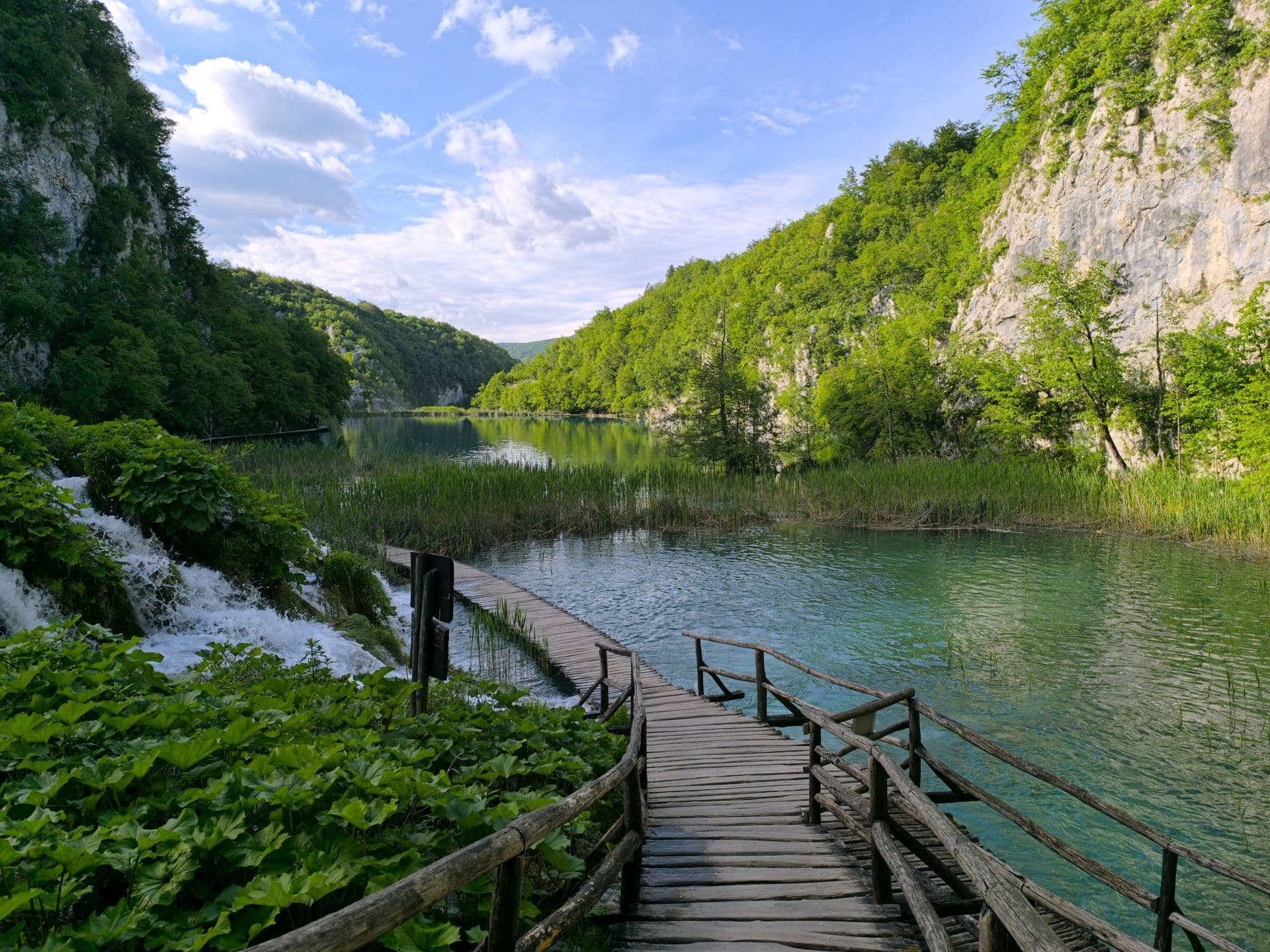 The wooden boardwalk over the lakes at Plitvice